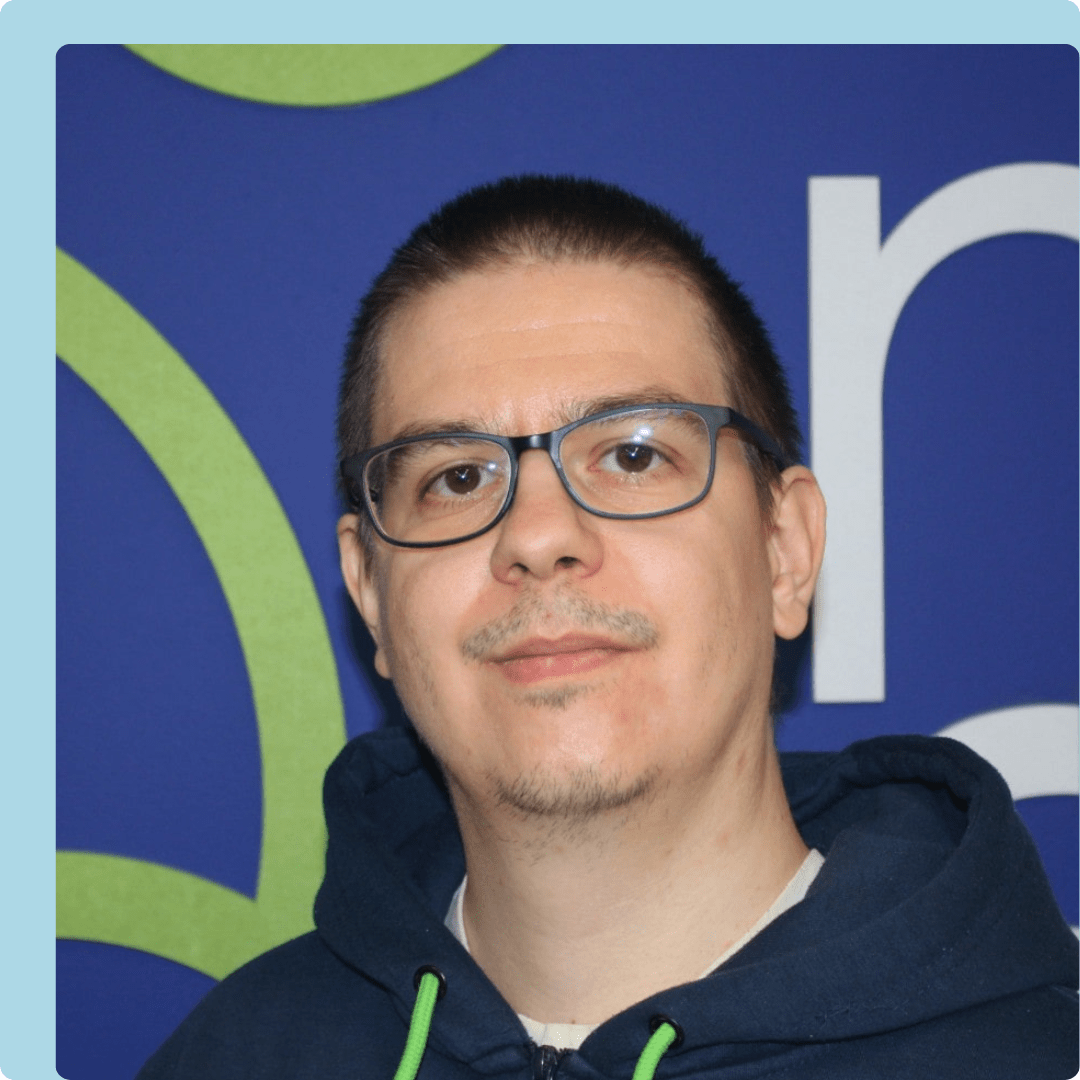 Matej Blue background-min