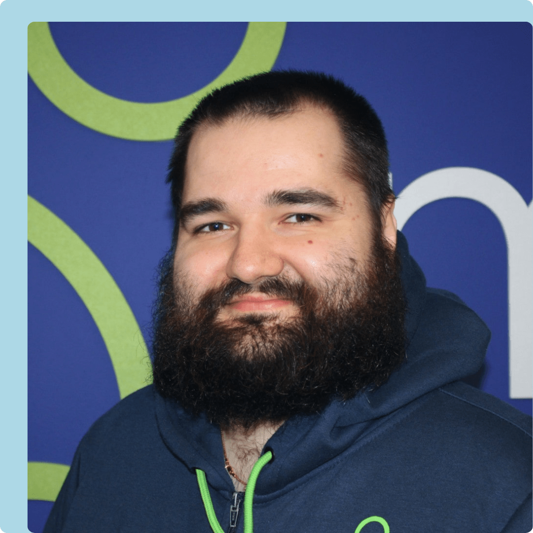 Mihai Blue blackground-min